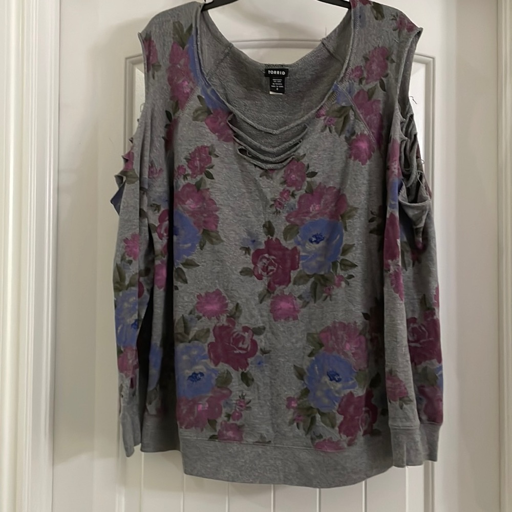 🔥 2 for $15! 
Cutout cold shoulder Floral Sweater